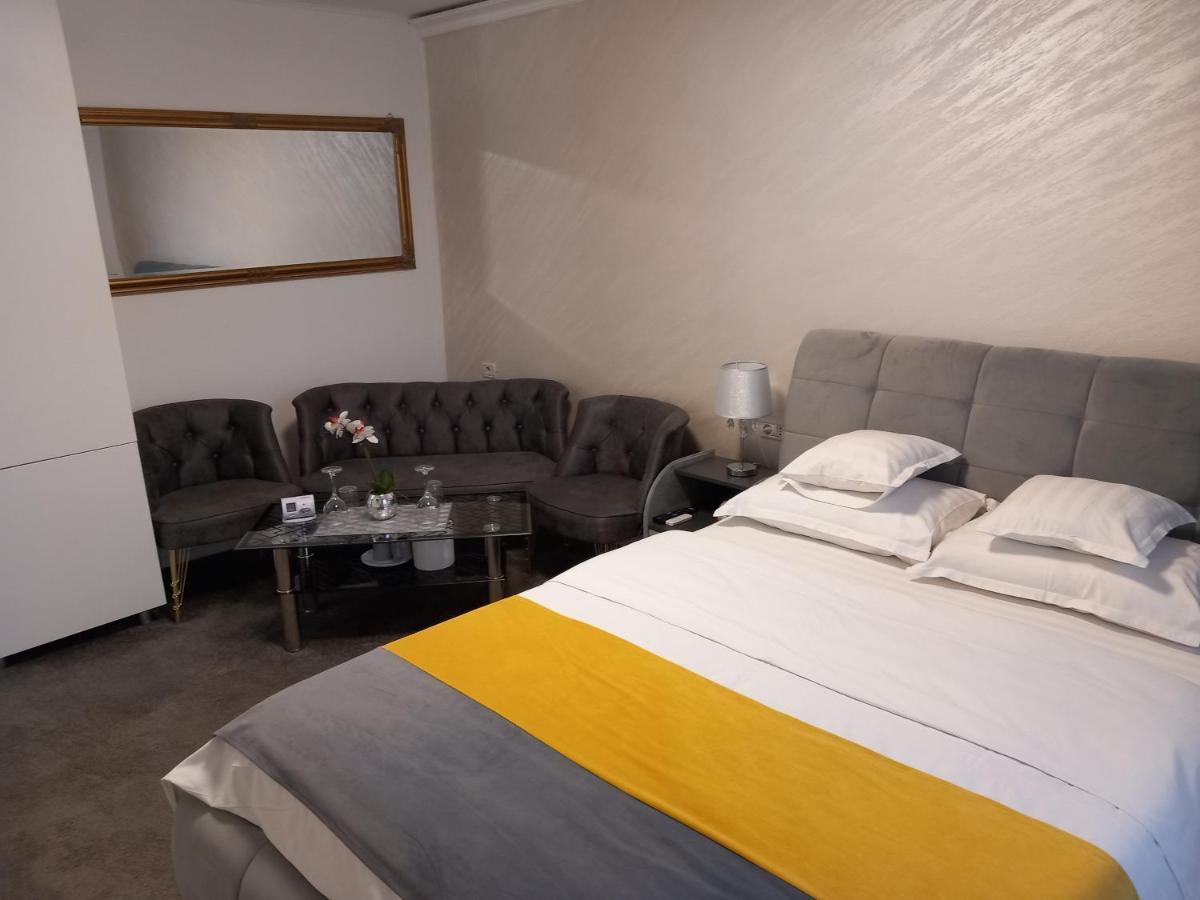 Vila Davison Târgu Jiu Exteriör bild