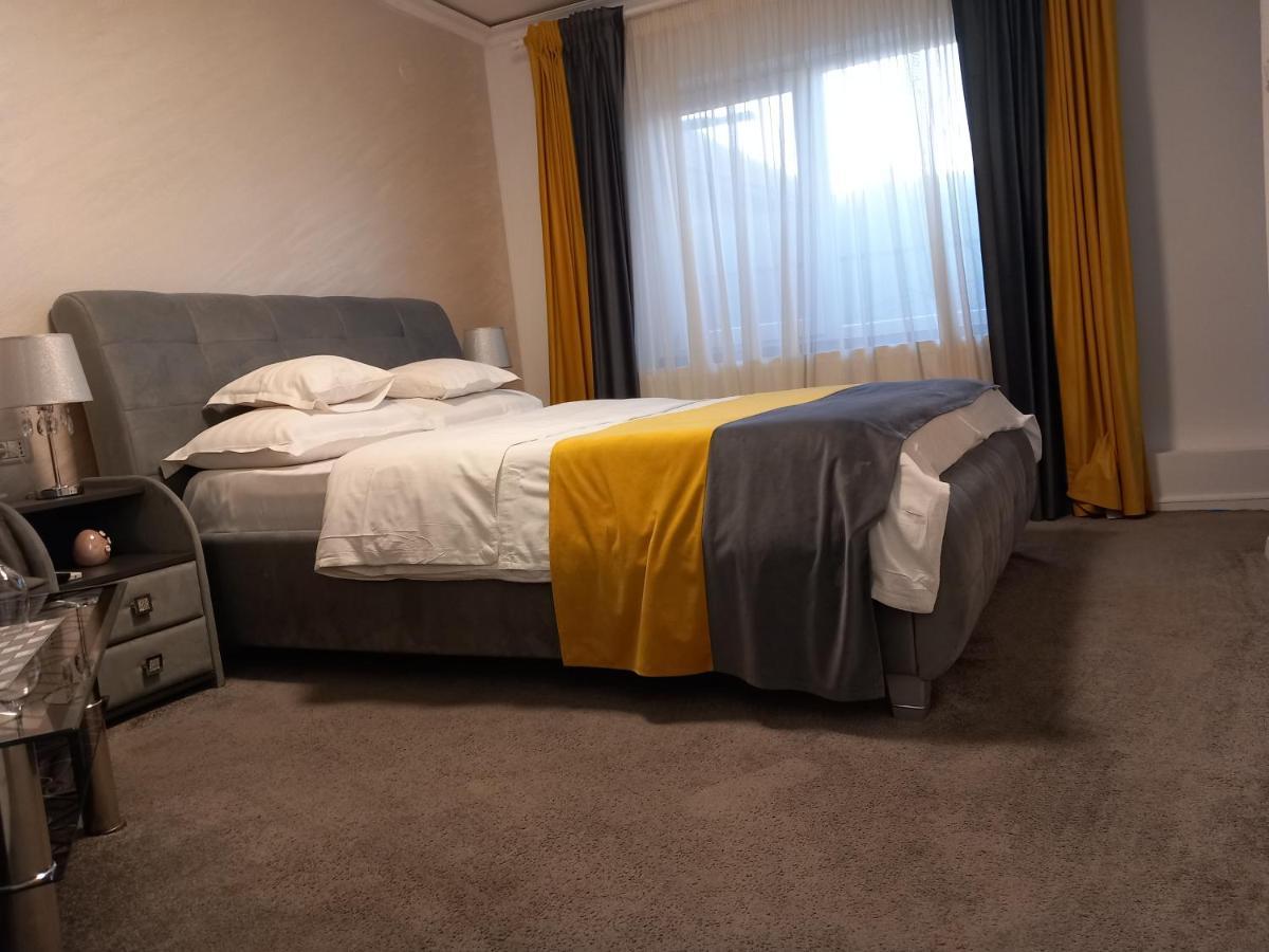 Vila Davison Târgu Jiu Exteriör bild